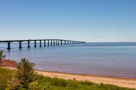 Confederation Bridge — zicht vanaf New Brunswick (Wikimedia Commons)