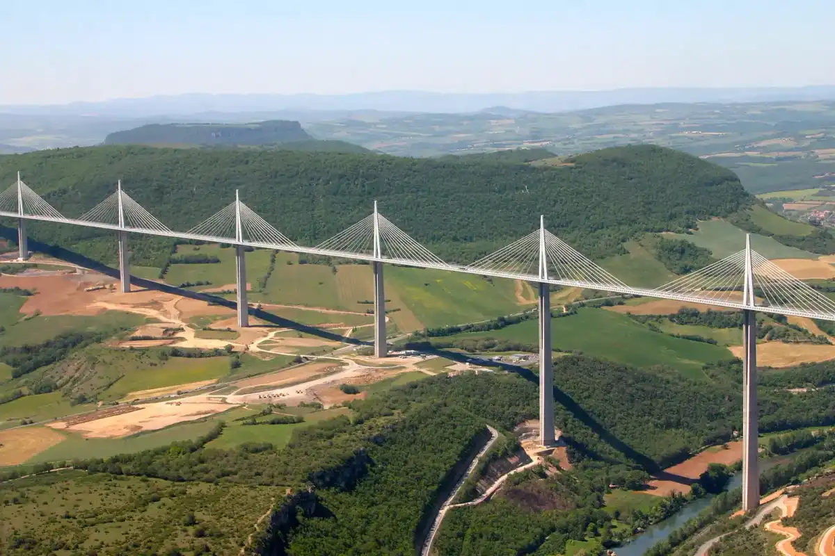 Millau Viaduct (Wikimedia Commons)