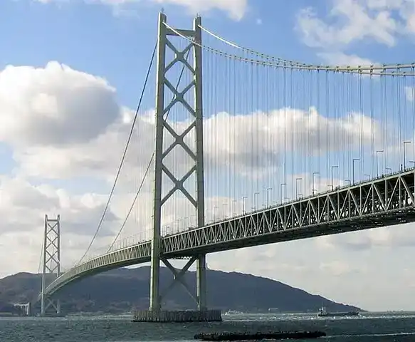 Akashi Kaikyō Bridge (Wikimedia Commons)