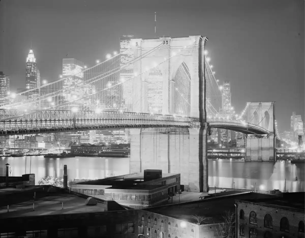 Brooklyn Bridge by night — HAER (Wikimedia Commons)